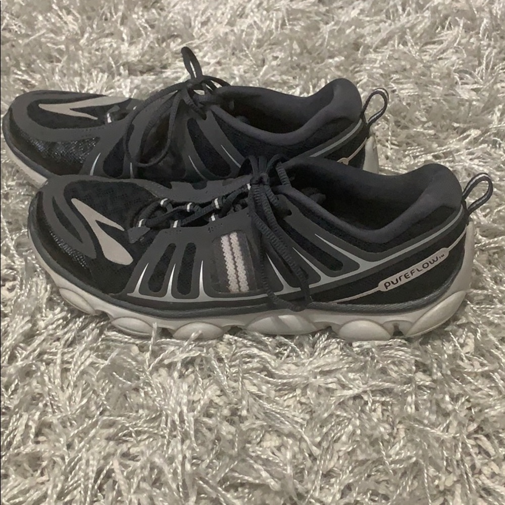 BROOKS running shoes size 4.5